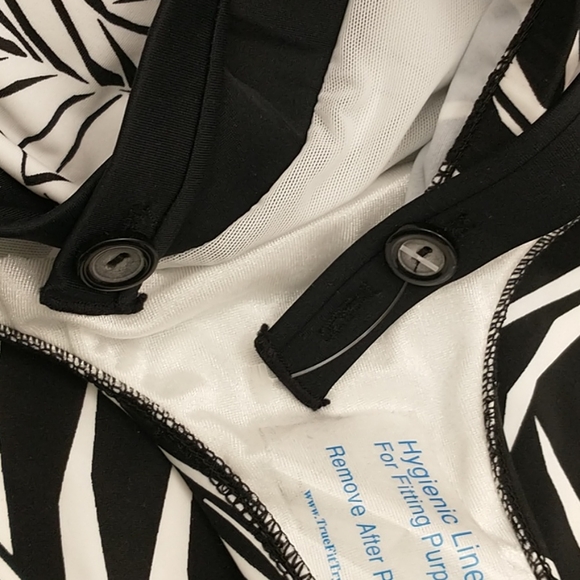One Piece Bathing Suit 20W Black &White Graphic NWT Unworn Quality Flirty Style - Picture 6 of 7